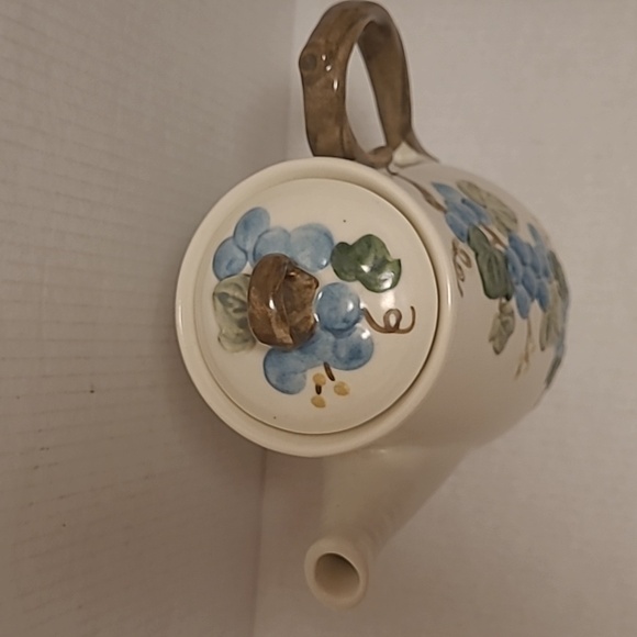 Vintage Metlox Poppytrail Teapot with Blue Grapes - Picture 10 of 16